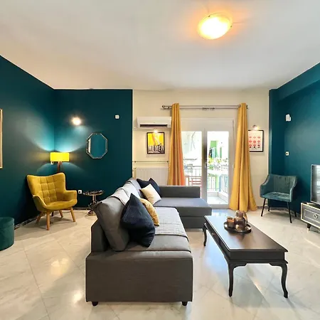 Elegant Apartment In Thissio-2